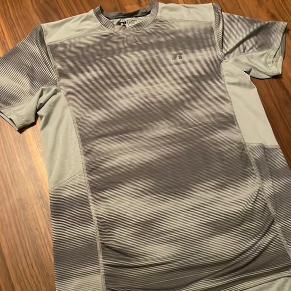 🆓 w/PURCHASE {CLOSET CLEAN OUT} • Russell Dri-Power Performance T Shirt - SZ S - Picture 1 of 3